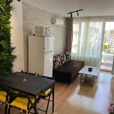 Floral, First Sea Line Coast Apartment *