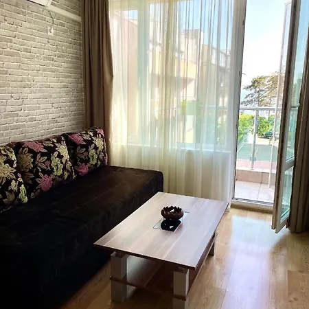 Floral, First Sea Line Coast Apartment *